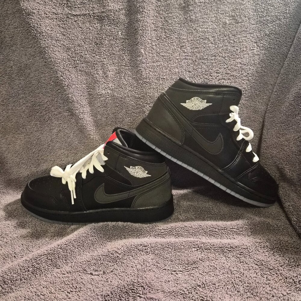 AUTHENTIC NEW JORDAN 1